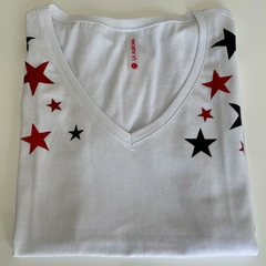 Remera con estrellas