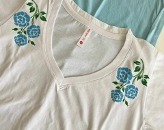 Remeras con flores en internet