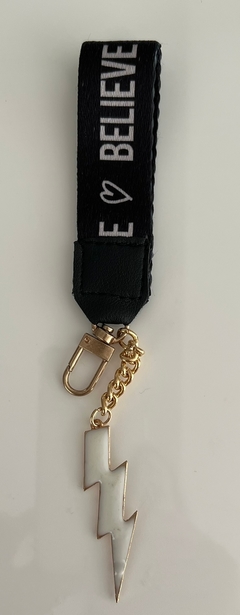 Llavero con dije de rayo - comprar online
