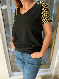 Remera mangas print