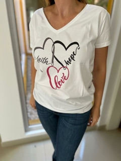 Remera Hope, Love, Faith en internet