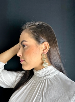 BRINCO GLAM TRIANGULAR DOURADO