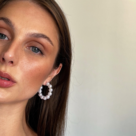 Argola Maxi Pérolas Médio - comprar online