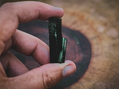Cristal - turmalina verde na internet