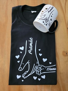 Kit Camiseta e Caneca com Maos Preta e Branca - comprar online