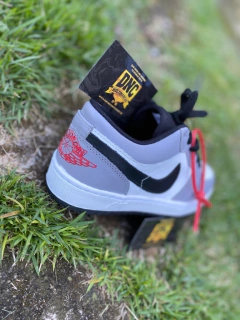 TÊNIS NIKE - AIR JORDAN 1 LOW - CINZA/BRANCO - comprar online