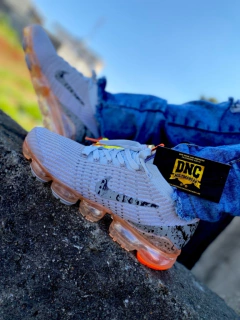 NIKE VAPOR MAX 3.0 - CINZA/LARANJA