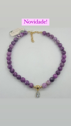 Colar com esferas de pedra Jade e cristal