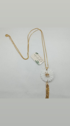 Colar longo com flor de Madrepérola e perola natural - comprar online