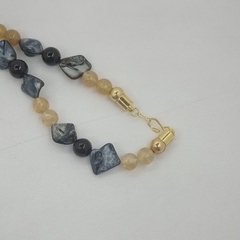 Colar mandala em pedra jade, madrepérolas, ônix, cristal rutilo na internet