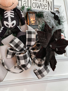 Imagem do 001 Guirlanda de Halloween c/ Mickey Esqueleto e Lanterna - 45cm