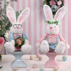 Coelhos Decorativos Sentados com Roupa Floral e Óculos - 16x18x32cm