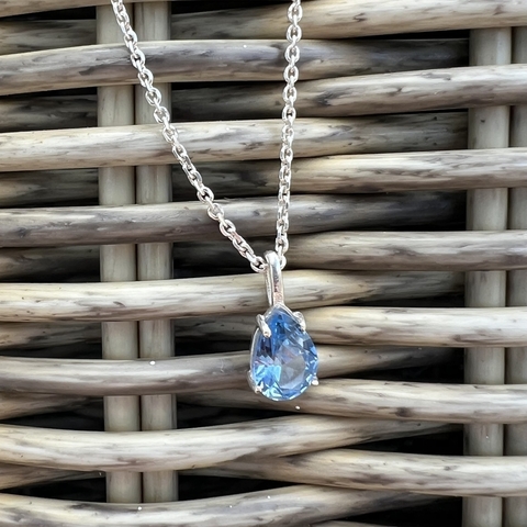 Topázio Suiço Gota Ponto de Luz Prata - (cópia)