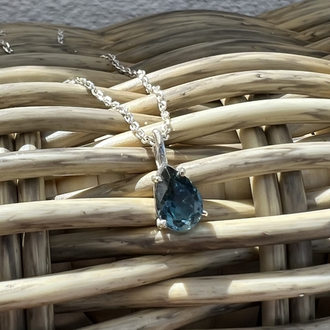 Topázio London Gota Ponto de Luz Prata - (cópia)