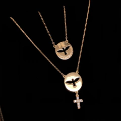 Escapulário Ouro Espirito Santo e FÉ com Cruz de Topázios Branco - W.SEIGNEUR Joias Masculinas 