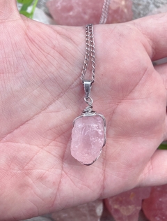 Colar quartzo rosa na internet