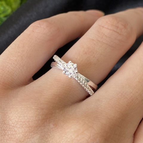 Anel Solitário Cravejado Prata 925