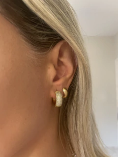 Argola cravejada com Zircônia - comprar online