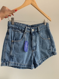 Short com recortes