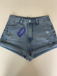 Short azul acinzentado na internet