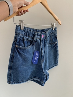 Short básico com barra estonadas