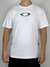 Camiseta Oakley Skull Branca - comprar online