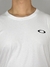 Camiseta Oakley Branca - Coust Store - Vem no Certo