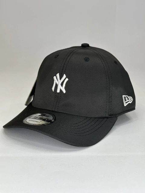 Boné New Era Dad Hat - Preto/Branco - comprar online