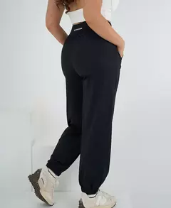 JOGGER AURA BLACK en internet