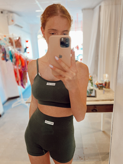 Conjunto deportivo seamless en internet