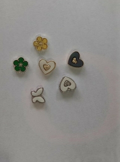 Dijes Combinada de flores ,Mariposa, Corazones por 6u