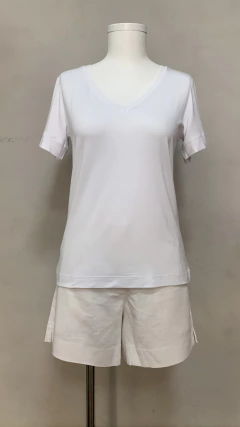 T-shirt com Decote em V - comprar online