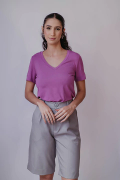 T-shirt com Decote em V - Blusa com