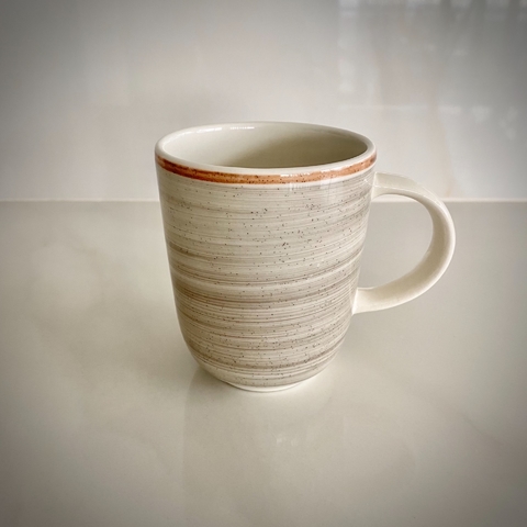 Caneca Aquarela em Cerâmica Cinza