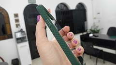 IPHONE 13 - CAPA ANTICHOQUE SPACE - TEXTURA VERDE MILITAR na internet
