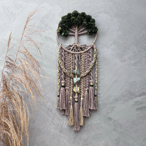 Árvore Araucária com Cristais 26cm x 74cm sob encomenda