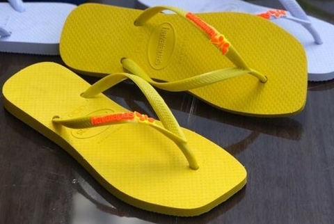 Chinelo Feminino Adulto - Havaianas Bico Quadrado Borboleta - Amarelo