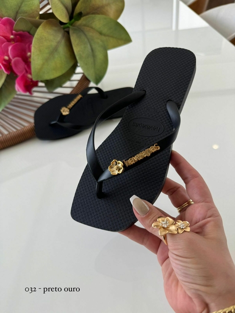 Chinelo Feminino Adulto - Havaianas Flowers - Preto/Ouro