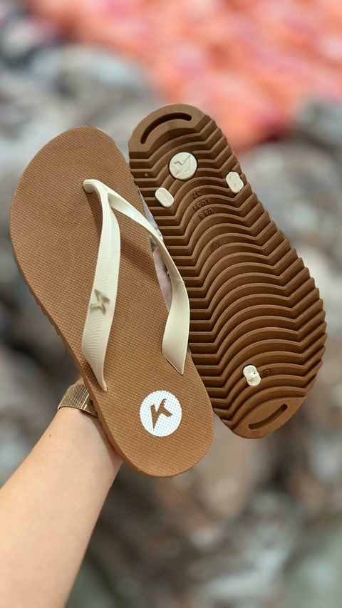 Chinelo Feminino Adulto - Kenner Terra/Bege - comprar online