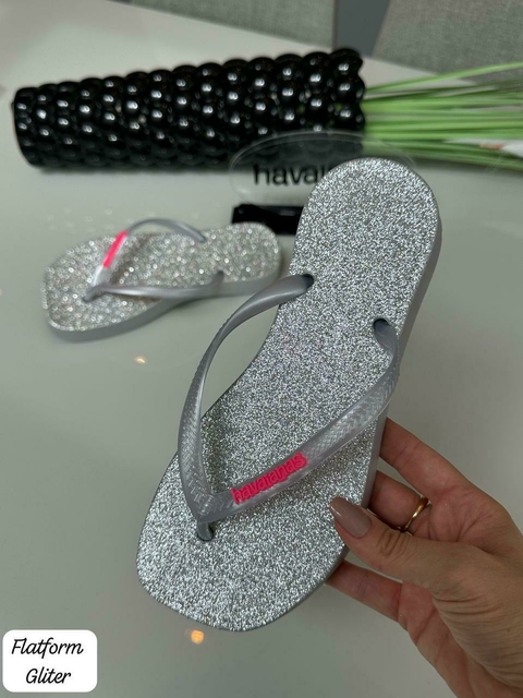Chinelo Feminino Adulto Havaianas FlatForm Glitter - Prata - comprar online