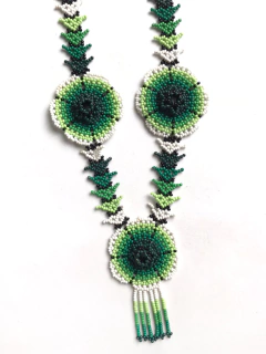 Colar de Miçangas Huichol Três Flores 04 - comprar online