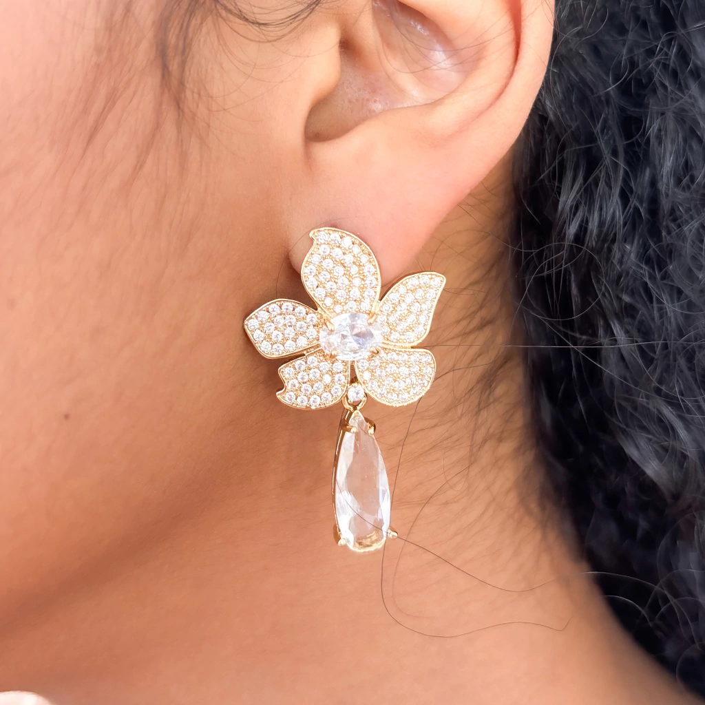 Brinco flor zircônia e fuzion