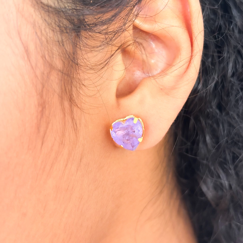 Brinco coração de pedra roxo