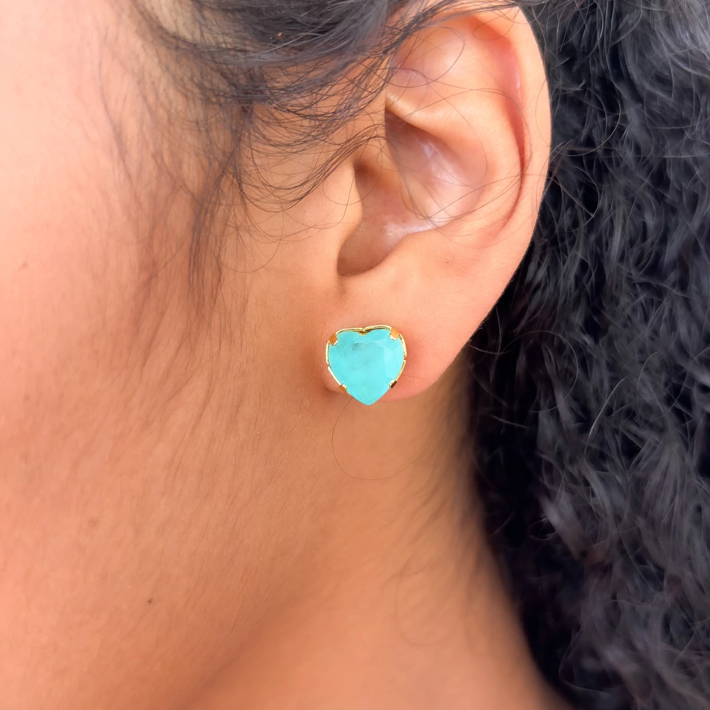 Brinco coração de pedra verde