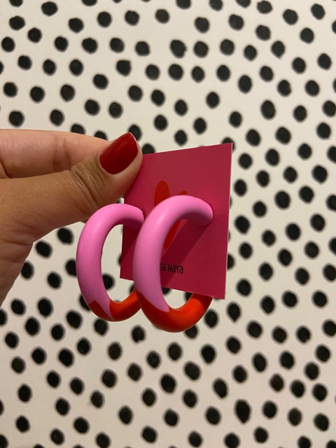 Argola Metadinha Miúda Chiclete&Coral