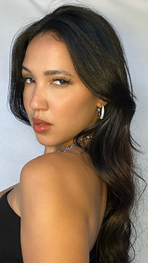 Brinco Celine Cravejado