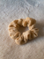 Scrunchie beige brillosa