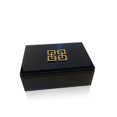 Caja negra con hebilla