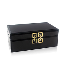 Caja negra con hebilla