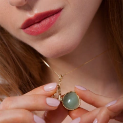 Colar Relicário Tesouro com Pedras Naturais na internet